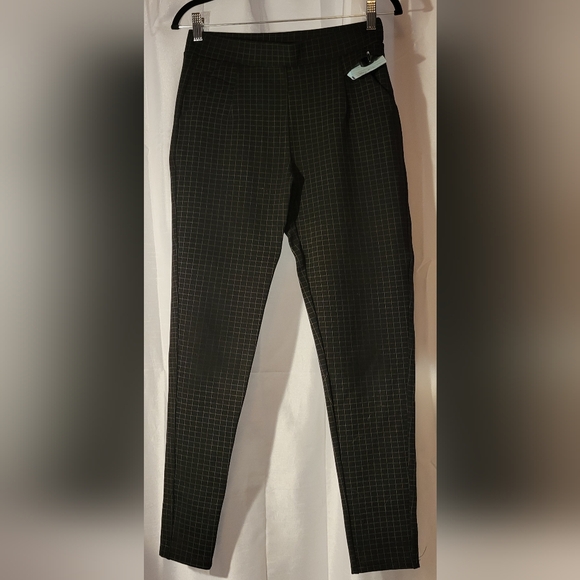 * Stretchy heavy fabric straight legs - Picture 1 of 4